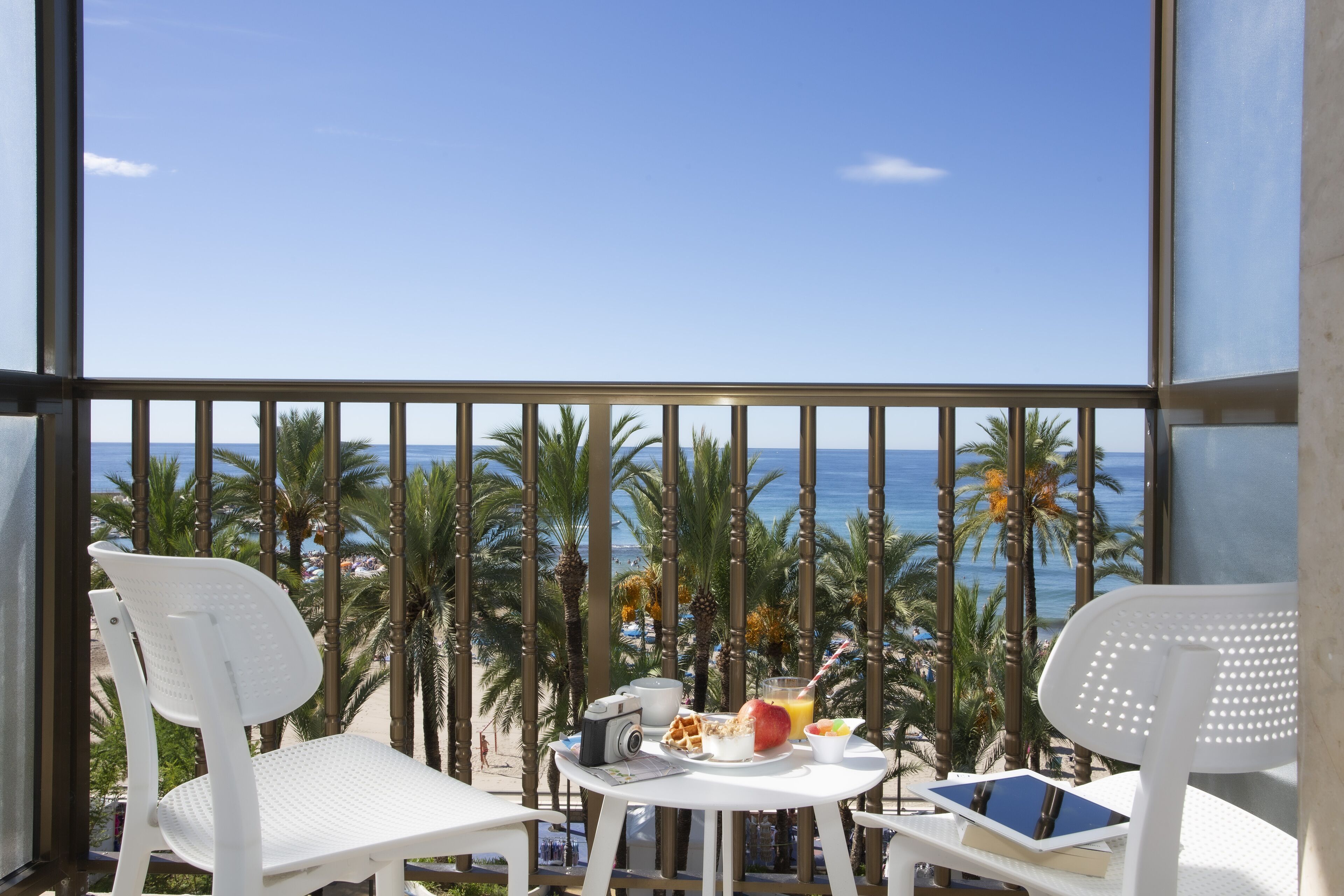 1 bedroom, premium bedding, down duvets, minibar