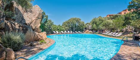 Outdoor pool, sun loungers