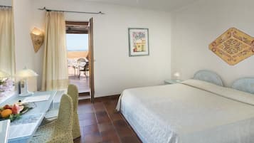 Minibar, in-room safe, desk, free WiFi