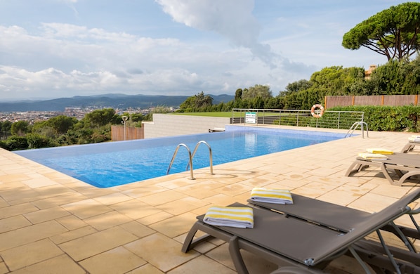 Seasonal outdoor pool, open 9:30 AM to 8:00 PM, pool umbrellas