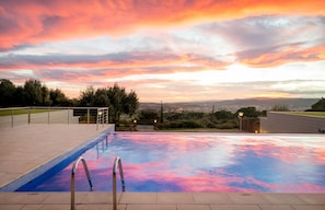 Seasonal outdoor pool, open 9:30 AM to 8:00 PM, pool umbrellas - Mas Ses Vinyes - Adults Only (Begur)