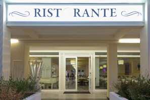 Der serveres morgenmad, frokost og aftensmad