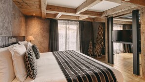Minibar, safe på rommet, skrivebord og blendingsgardiner