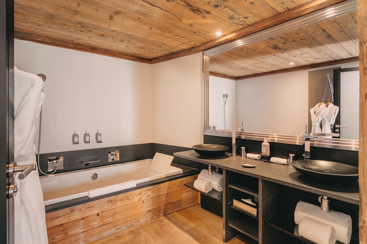 traditional suite | bathroom | free toiletries, hair dryer, bathrobes, slippers