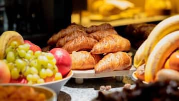 Frukostbuffé varje dag (EUR 35 per person)