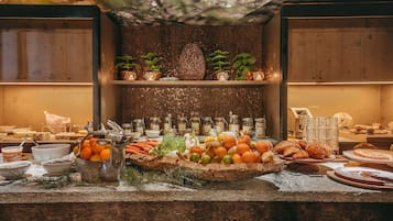 Petit déjeuner buffet (35 EUR par personne)