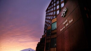Front of property – evening/night - Hotel Puerta Del Sol (Lo Barnechea)