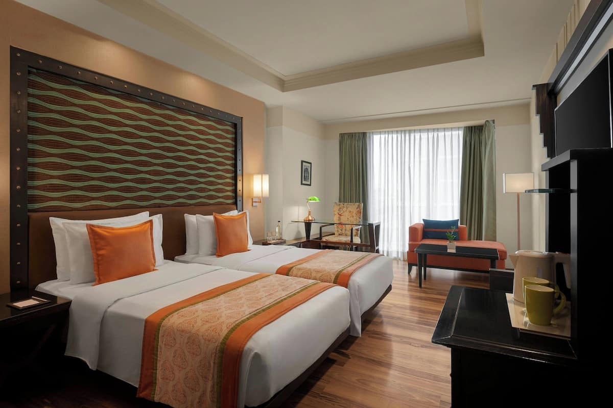 Camera Classic, 2 letti singoli, fumatori (View) | Minibar, cassaforte in camera, una scrivania, insonorizzazione