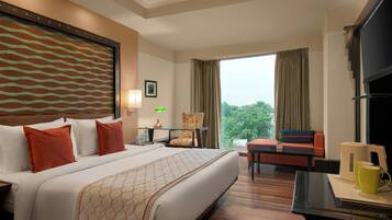 Classic Room, 1 King Bed (View) | Minibar, in-room safe, desk, soundproofing