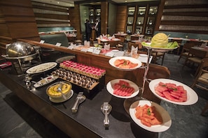 Desayuno (INR 350 por persona)