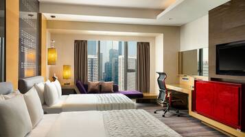 Minibar, caja fuerte, escritorio y espacio para trabajar con un portátil