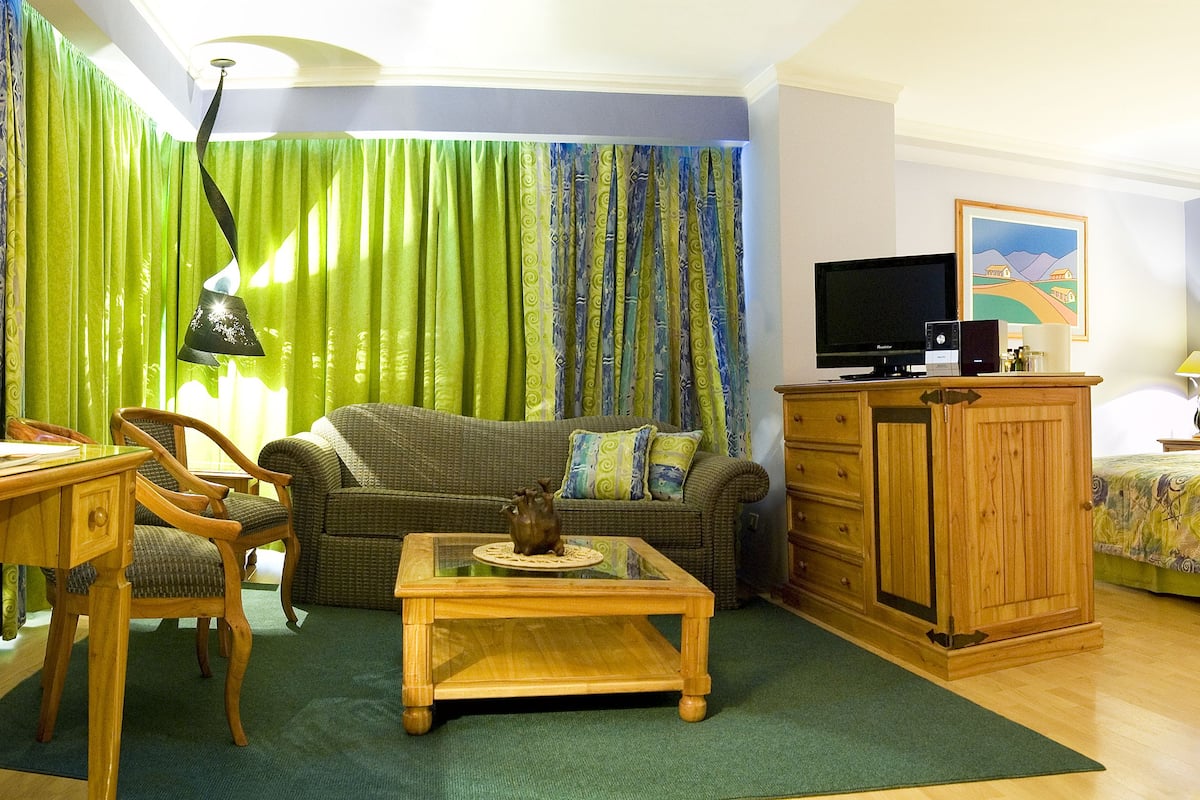 Down comforters, minibar, in-room safe, desk