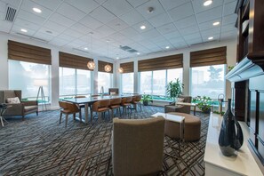 Combined shower/bathtub, designer toiletries, hair dryer, towels - Hilton Garden Inn Atlanta Airport North (Atlanta)