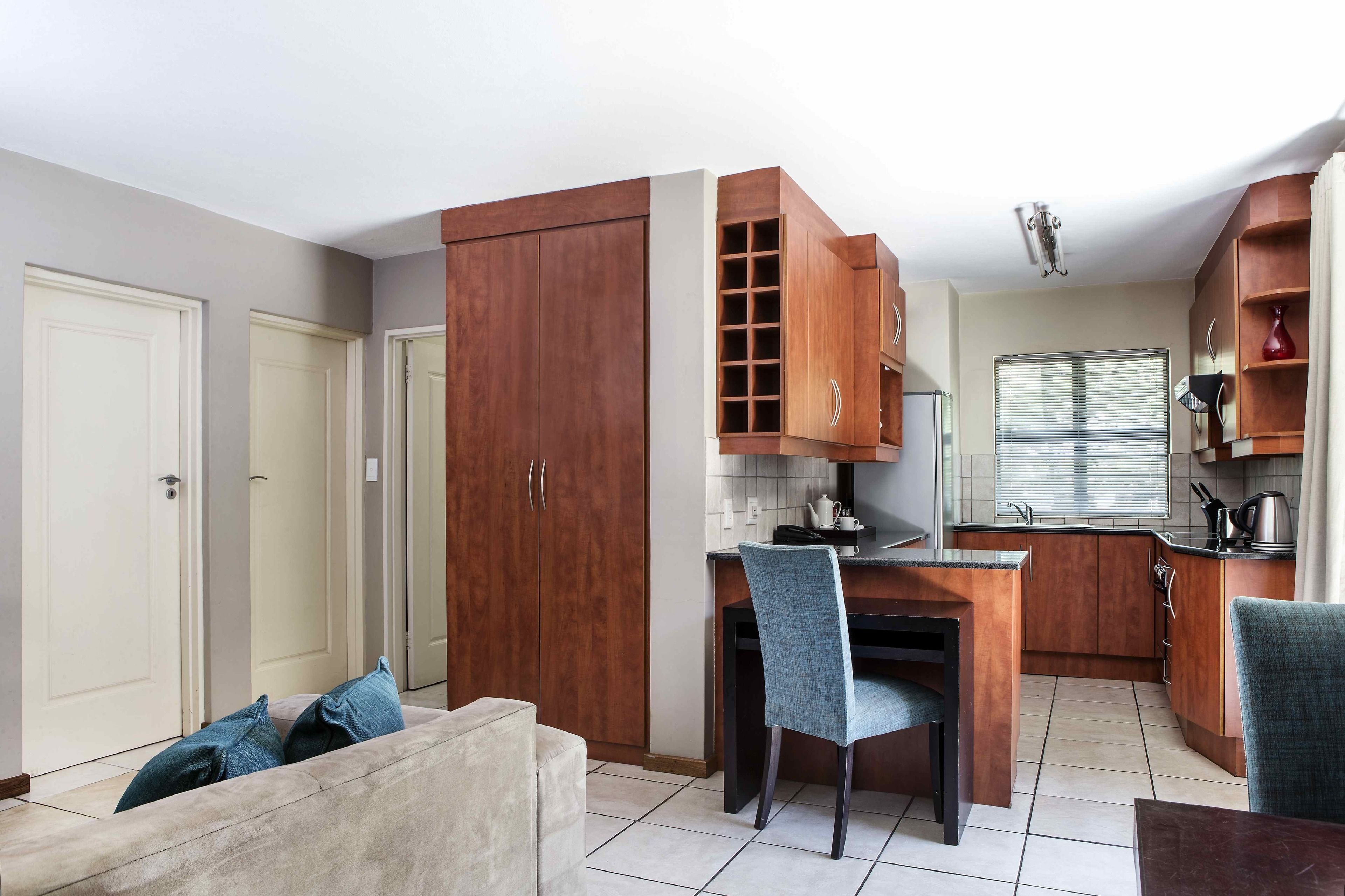 Departamento | Área de sala de estar | Televisión LCD de 54 pulgadas con canales vía satélite y televisión 