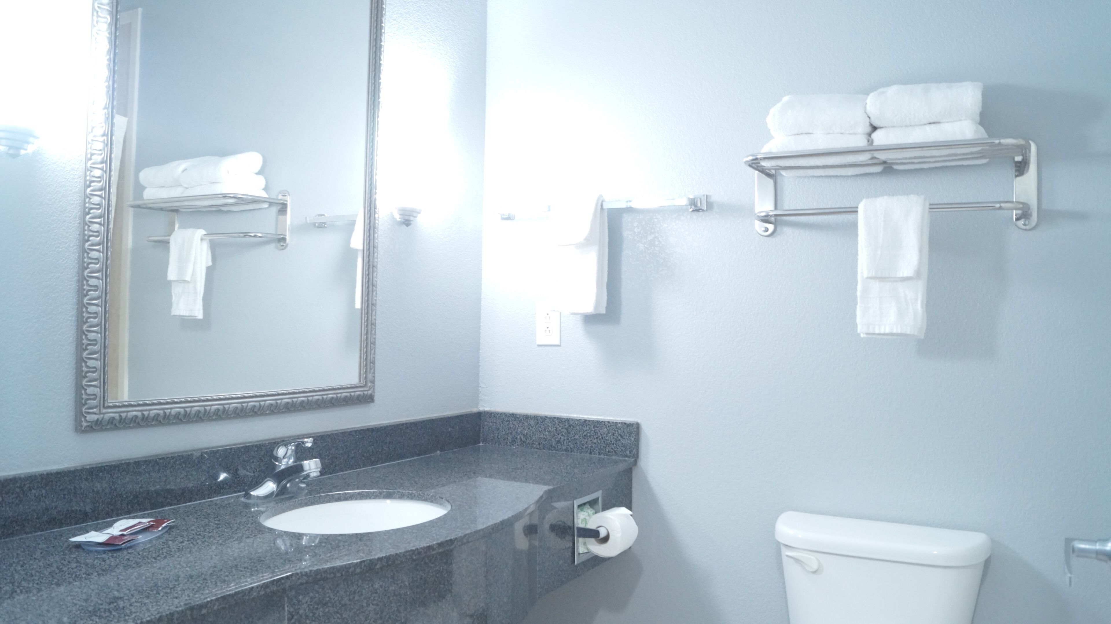 combined shower/bathtub, hair dryer, towels