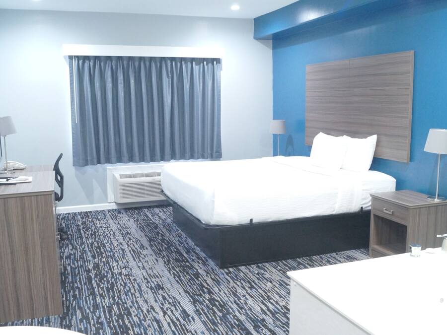 Deluxe suite, 1 kingsize bed, bubbelbad | 1 slaapkamer, Italiaanse Frette-lakens, luxe beddengoed, een bureau