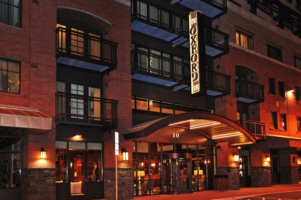 Façade de l’hébergement - soirée/nuit