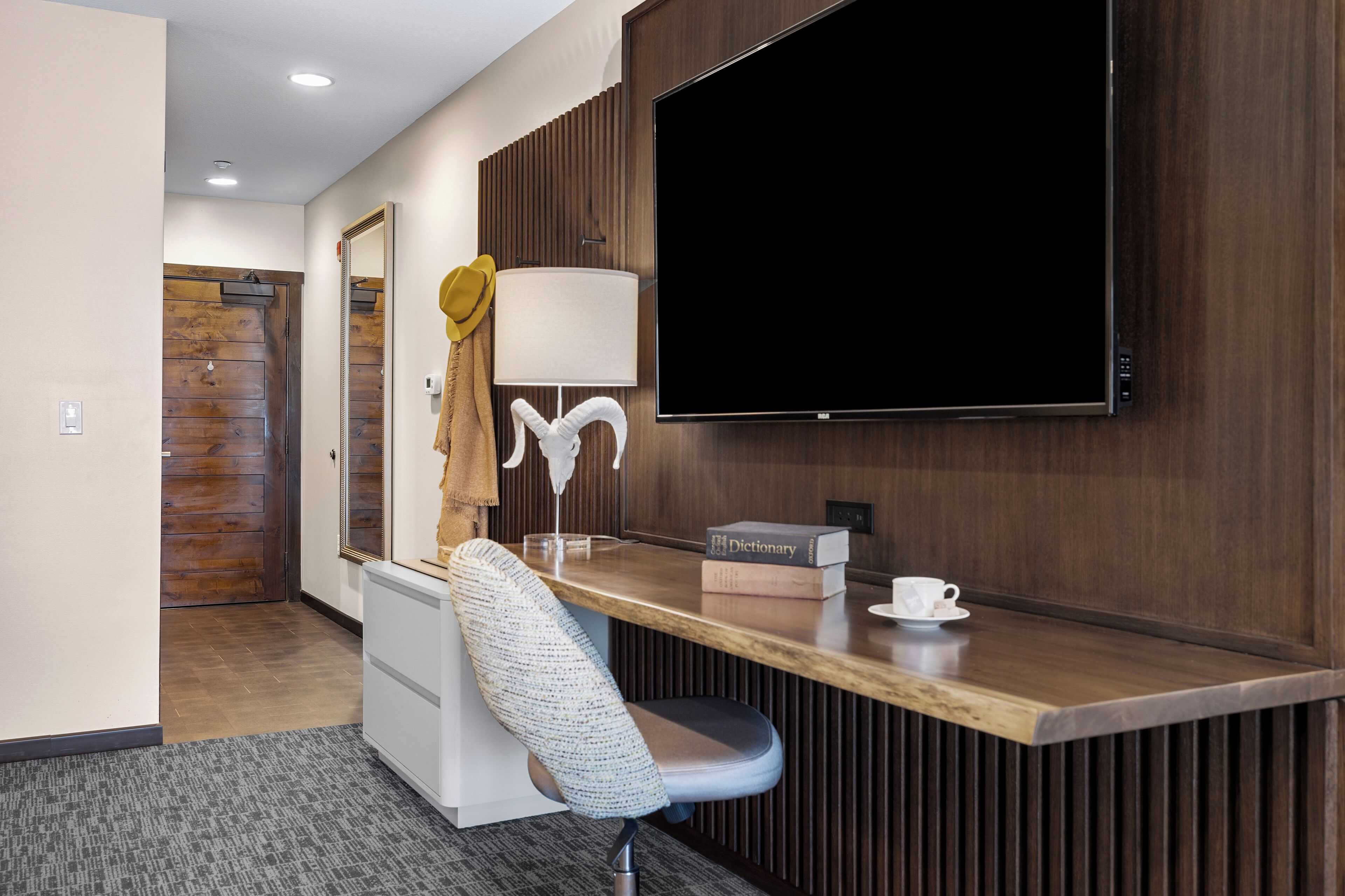 junior suite | hypo-allergenic bedding, down duvets, in-room safe, desk