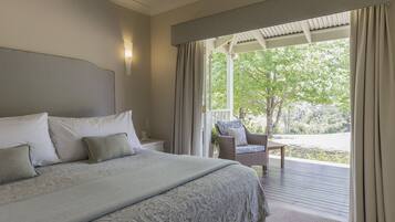 Premium bedding, minibar, desk, blackout curtains