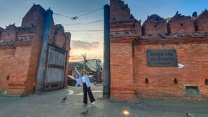 Vista frontal de la propiedad