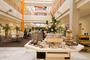 Daily buffet breakfast for a fee - Imm Hotel Thaphae Chiang Mai (Chiang Mai)