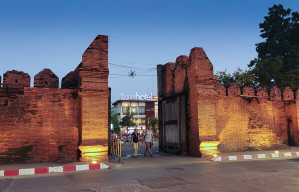 Vista frontal de la propiedad