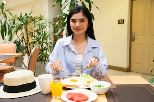 每日付費供應吃到飽自助式早餐
