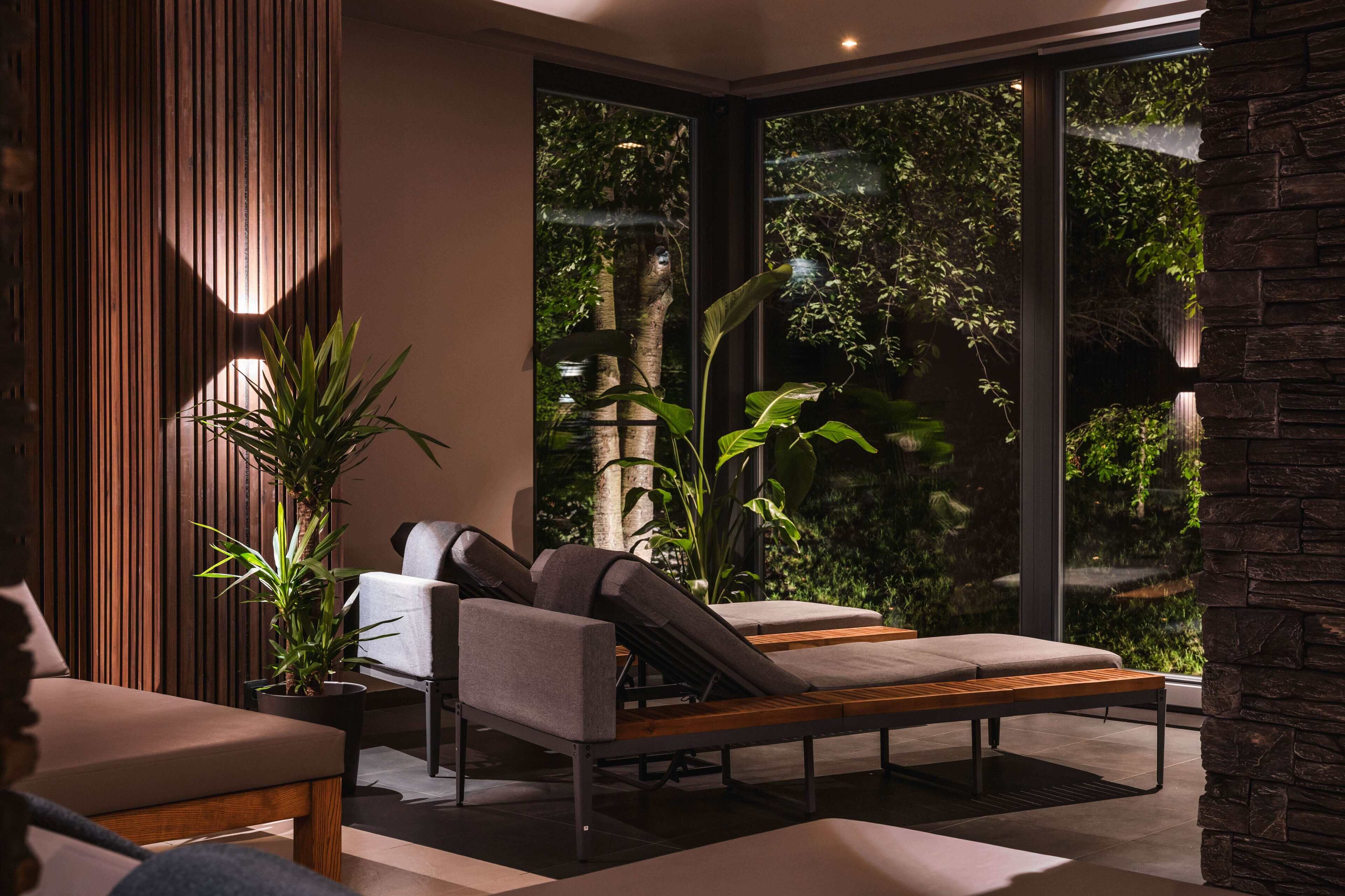 Sauna, hot tub, steam room, body treatments, aromatherapy