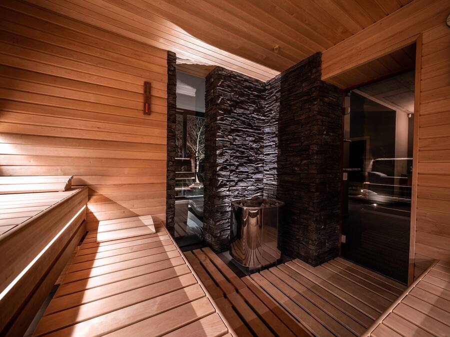 Sauna, hot tub, steam room, body treatments, aromatherapy