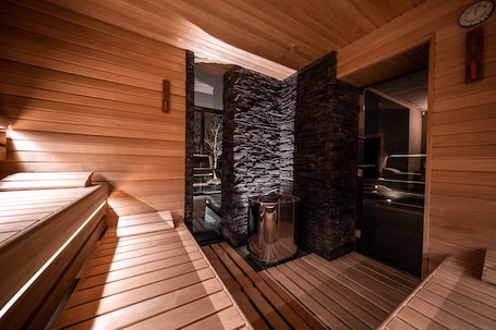 Sauna, hot tub, steam room, body treatments, aromatherapy. Volcano Spa Hotel