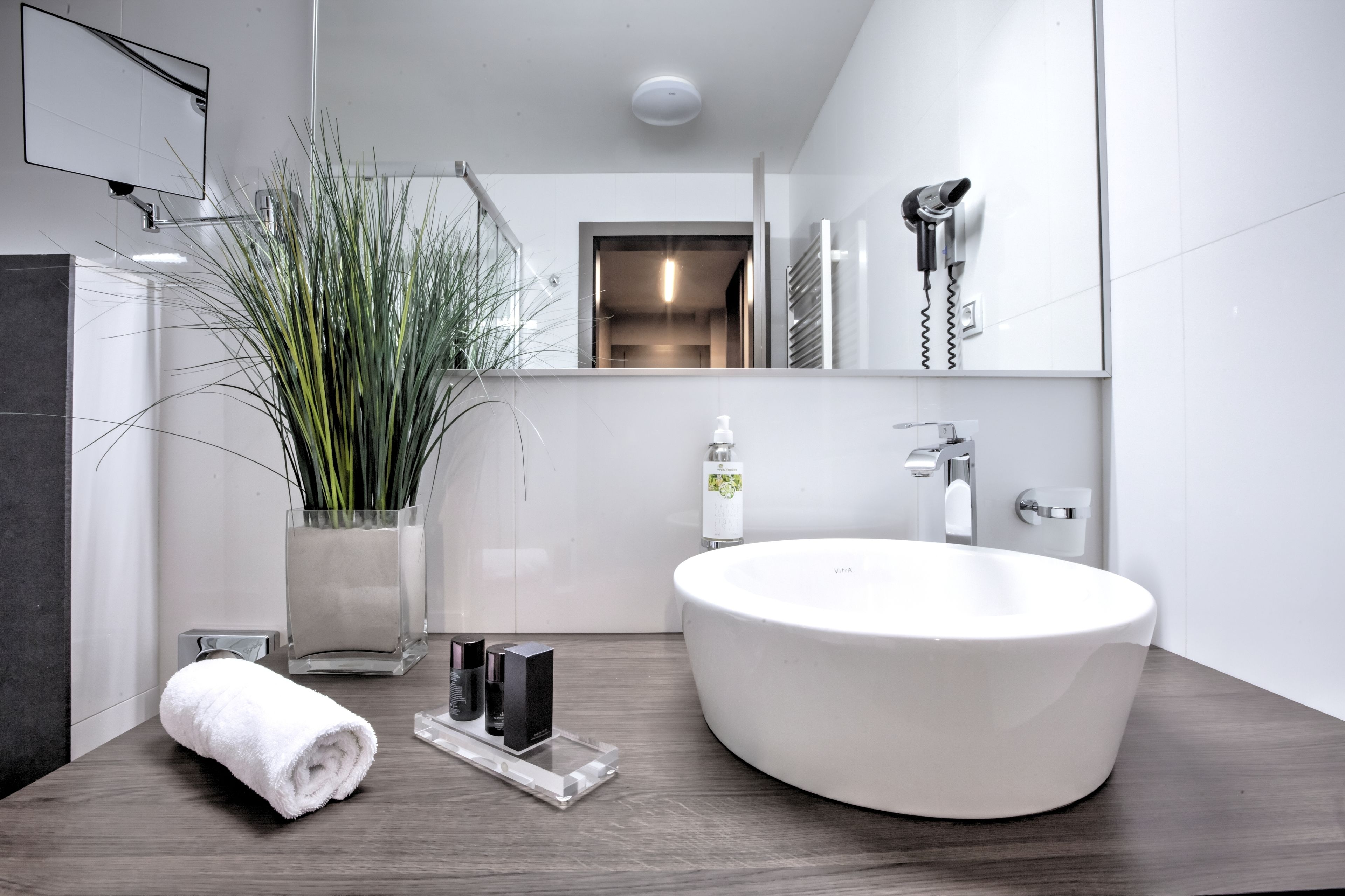 deluxe room etna | bathroom sink