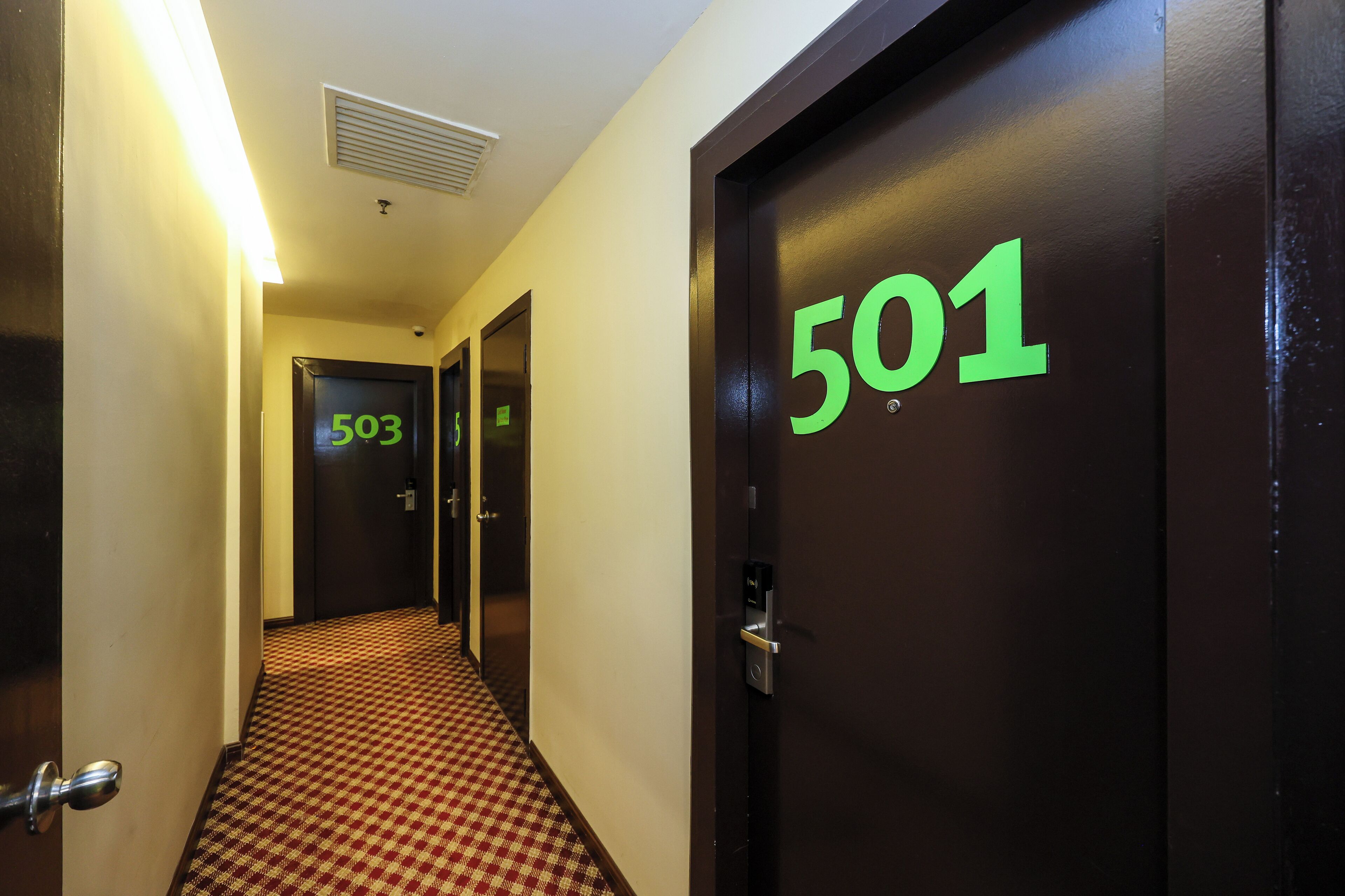 A hotel hallway with doors numbered 501 and 503.