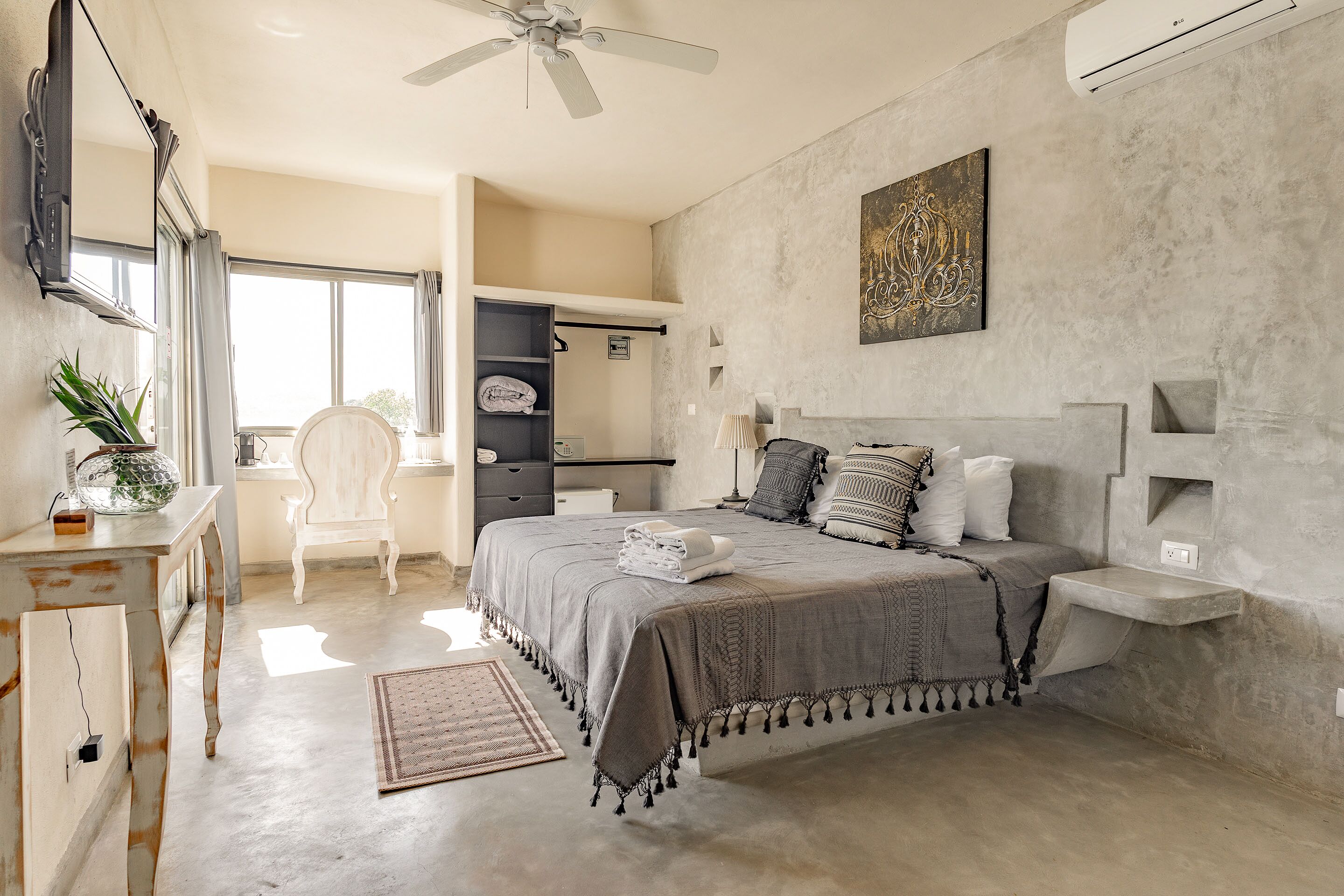 suite with hottub | 1 bedroom, select comfort beds, in-room safe, individually furnished