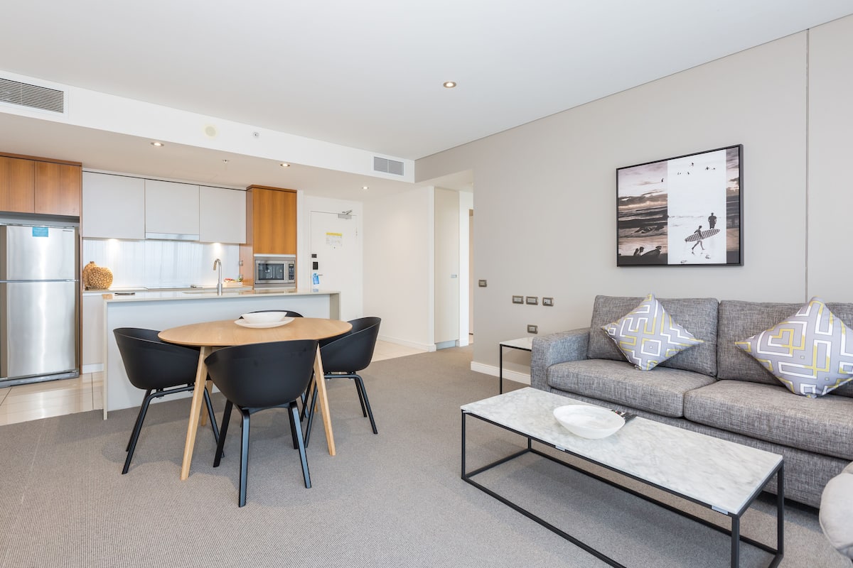 1 Schlafzimmer, individuell eingerichtet, Schreibtisch