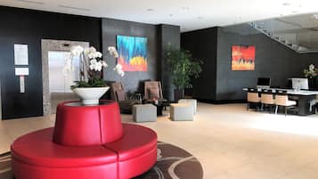 Coin salon dans le hall