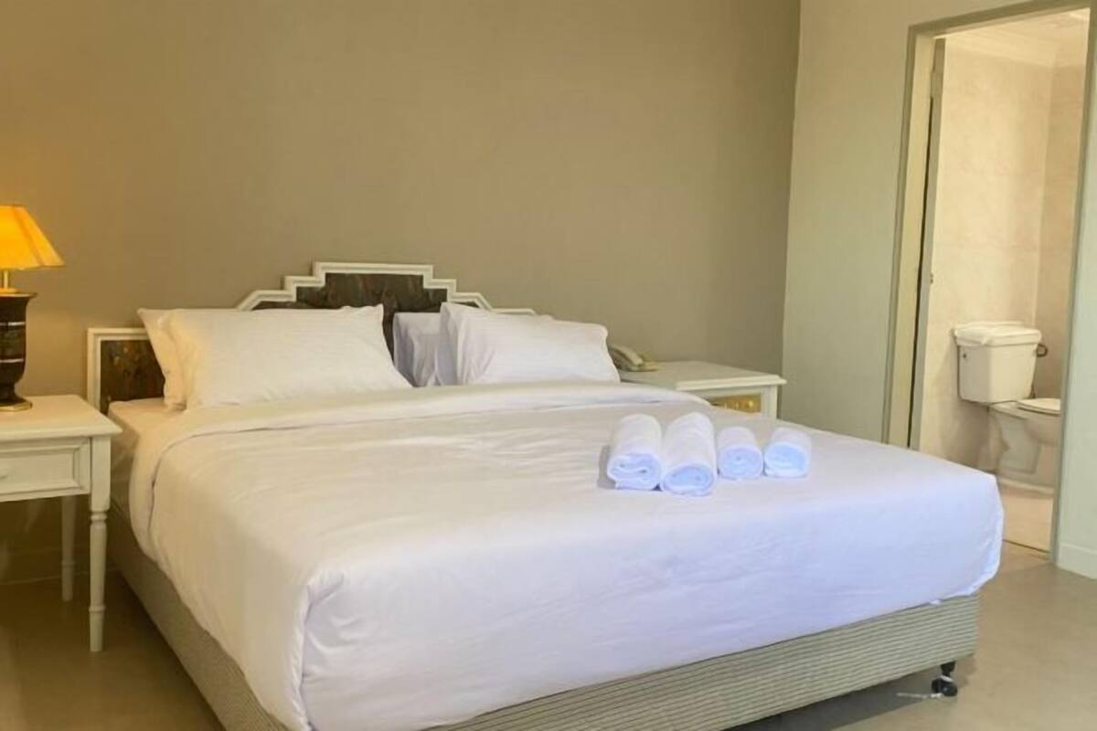高級寢具、Select Comfort 床墊、迷你吧、房內夾萬