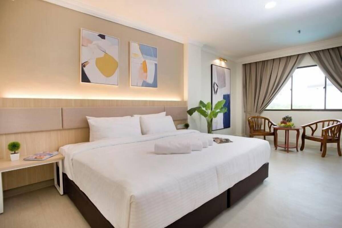 Premium bedding, Select Comfort beds, minibar, in-room safe