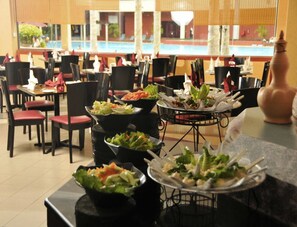 Daily buffet breakfast for a fee