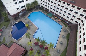 2 outdoor pools, pool umbrellas, pool loungers
