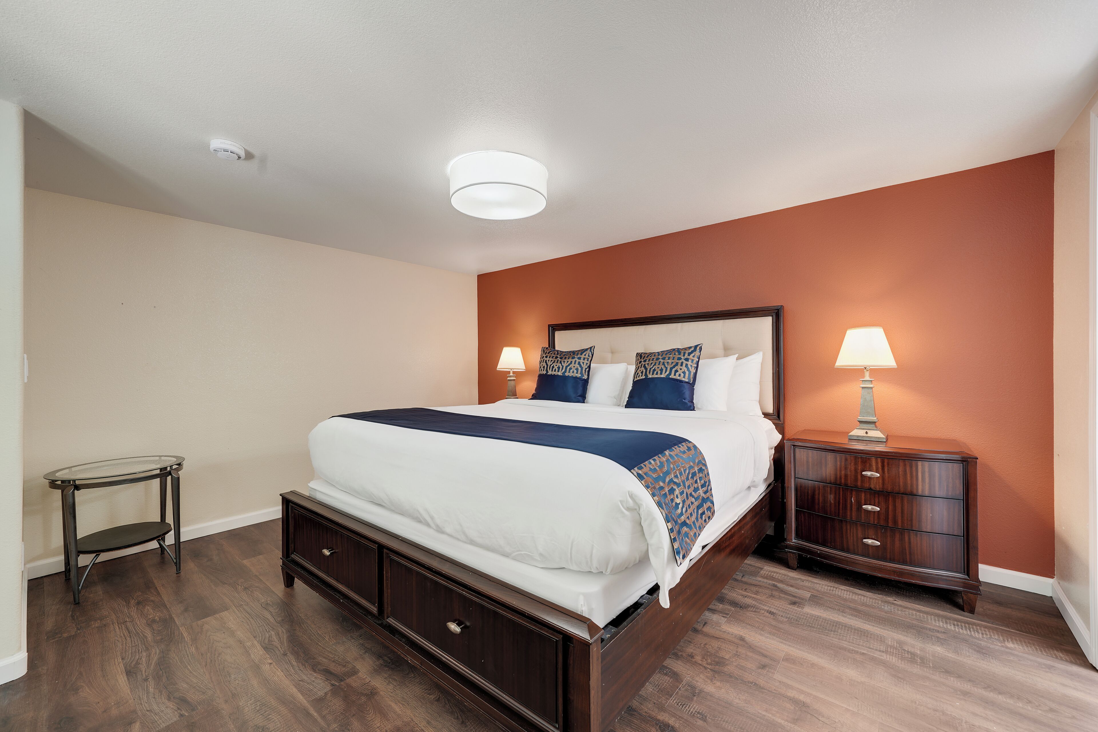 Deluxe Suite, 1 King Bed, Kitchenette, Valley View | Egyptian cotton sheets, premium bedding, pillowtop beds, desk