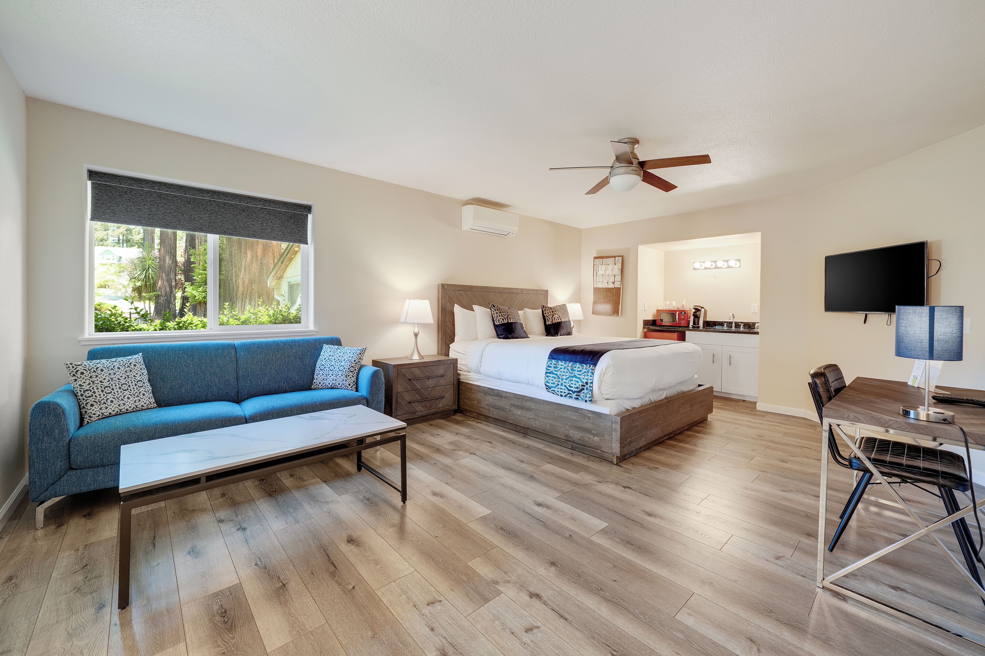 Standard Room, 1 King Bed | Egyptian cotton sheets, premium bedding, pillowtop beds, desk