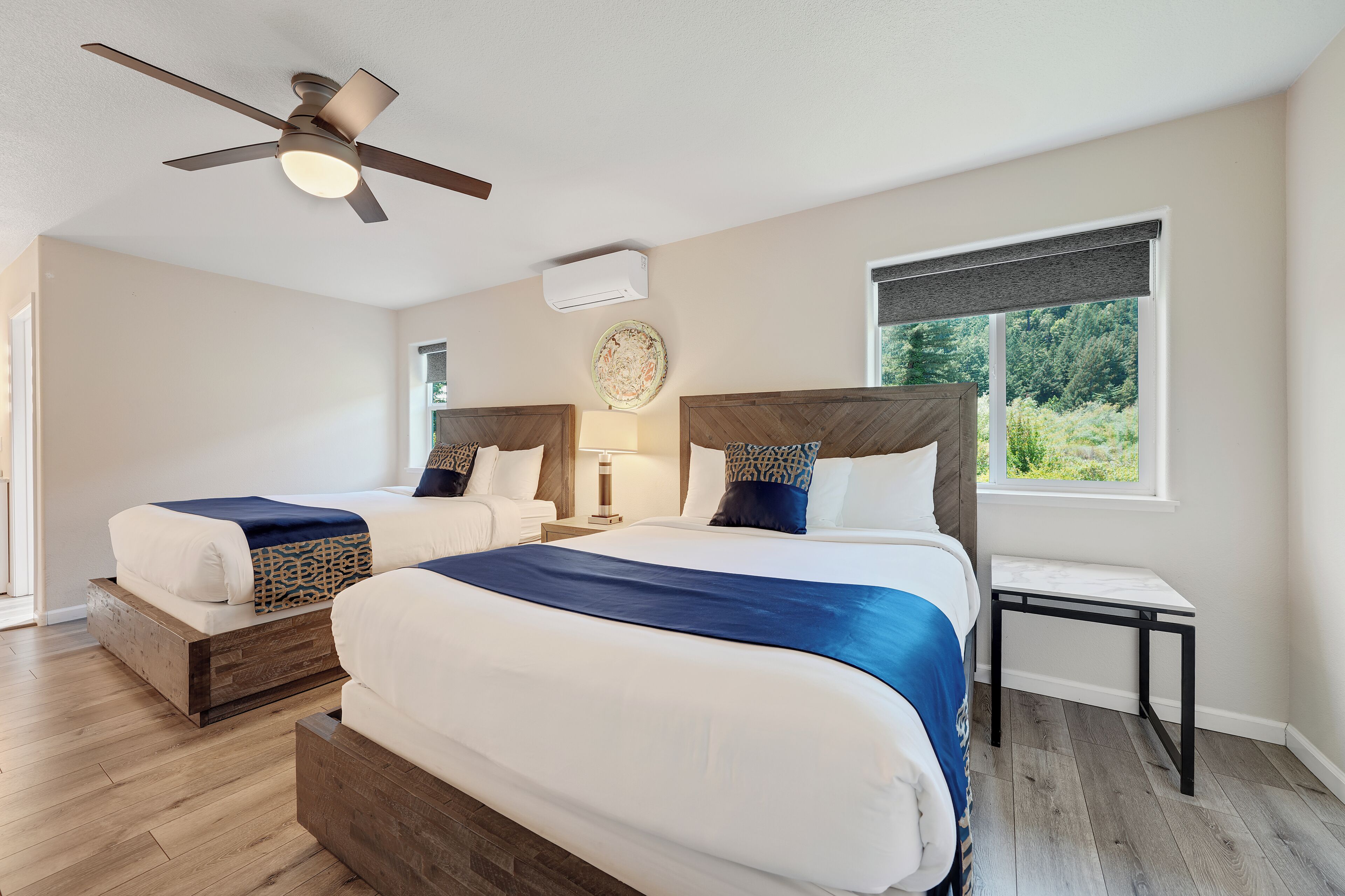 Suíte luxo, 2 camas Queen, varanda | Roupas de cama de algodão egípcio, roupas de cama premium