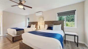 Suíte luxo, 2 camas Queen, varanda | Roupas de cama de algodão egípcio, roupas de cama premium