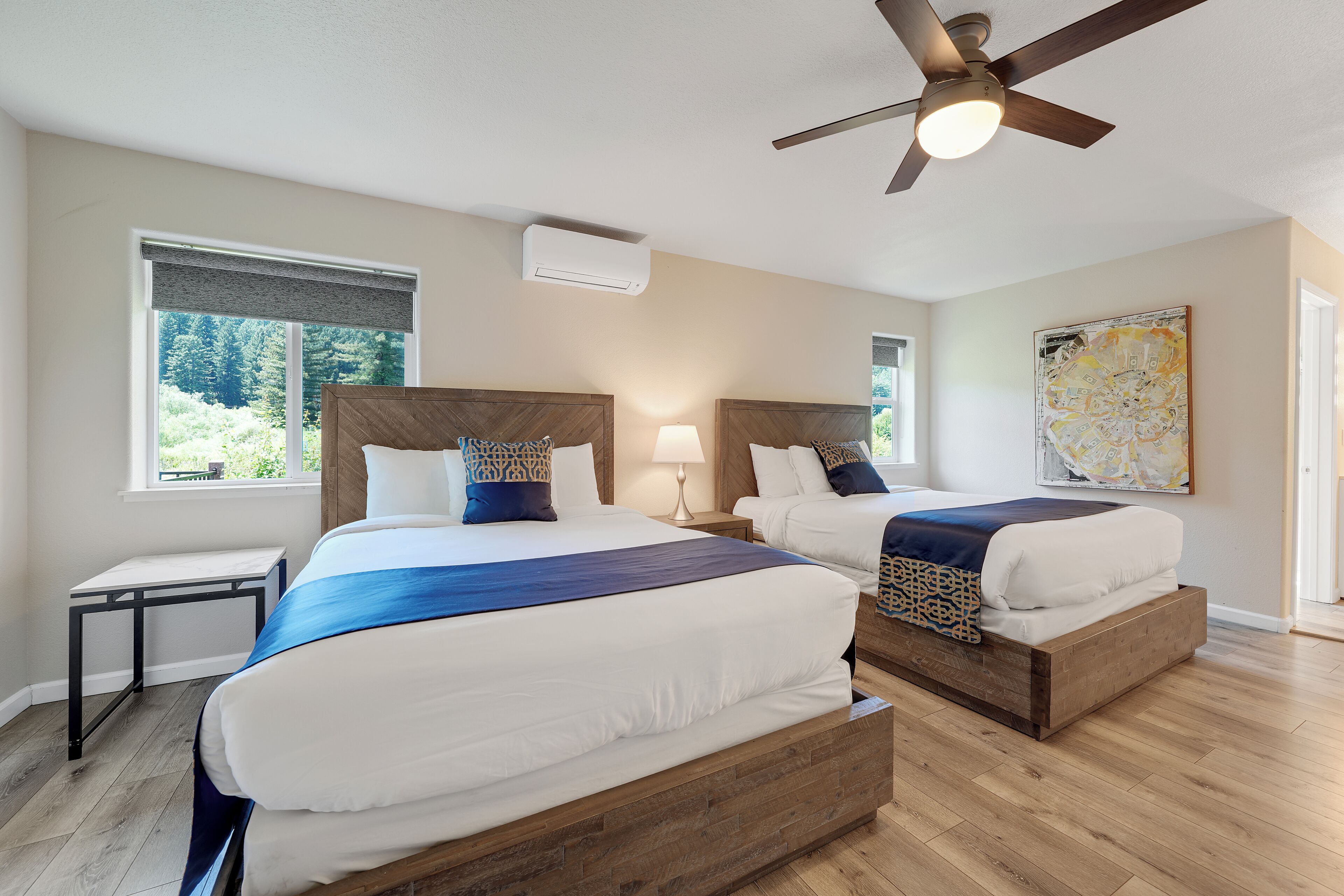 Egyptian cotton sheets, premium bedding, pillowtop beds, desk