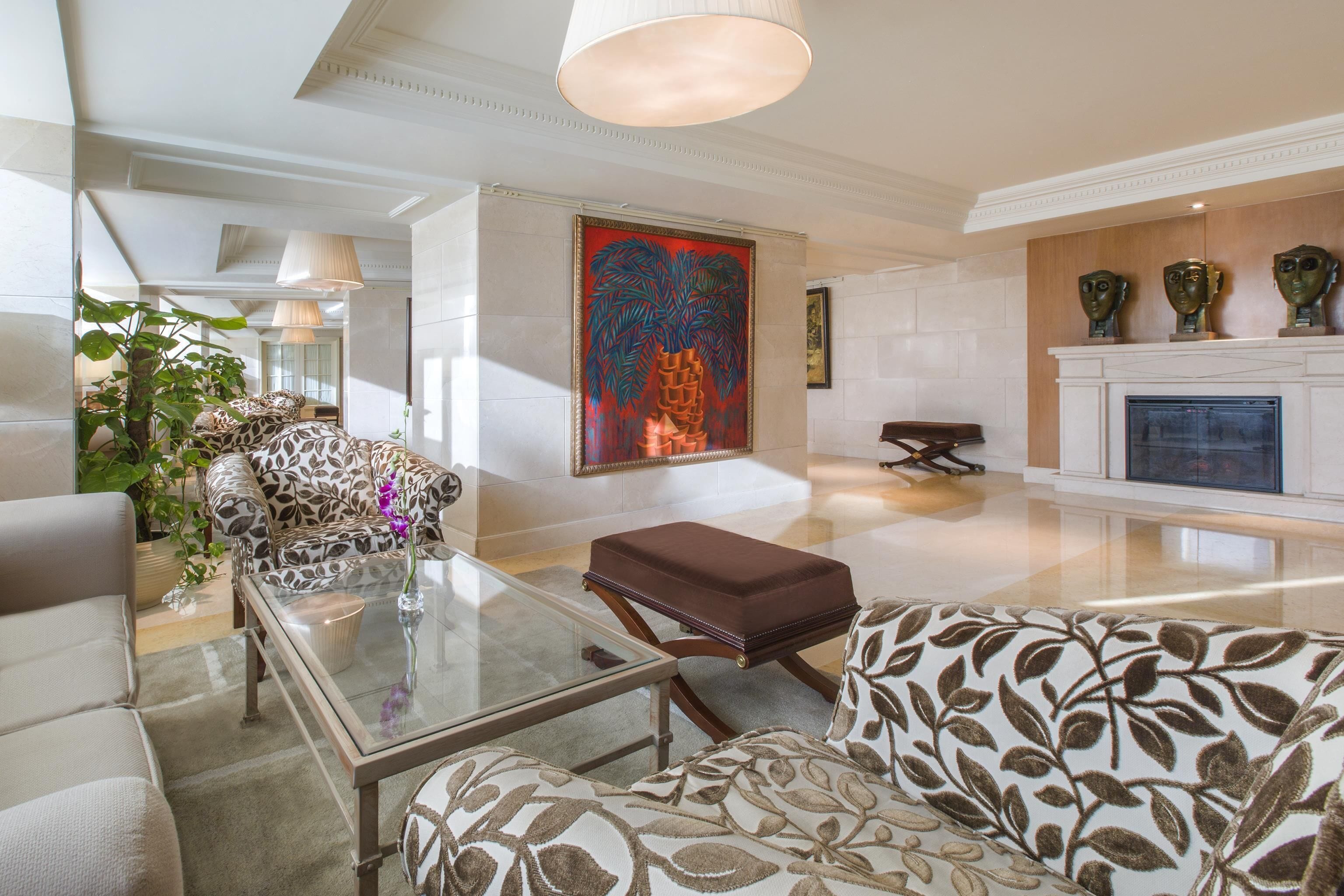 2 bars/lounges, poolside bar