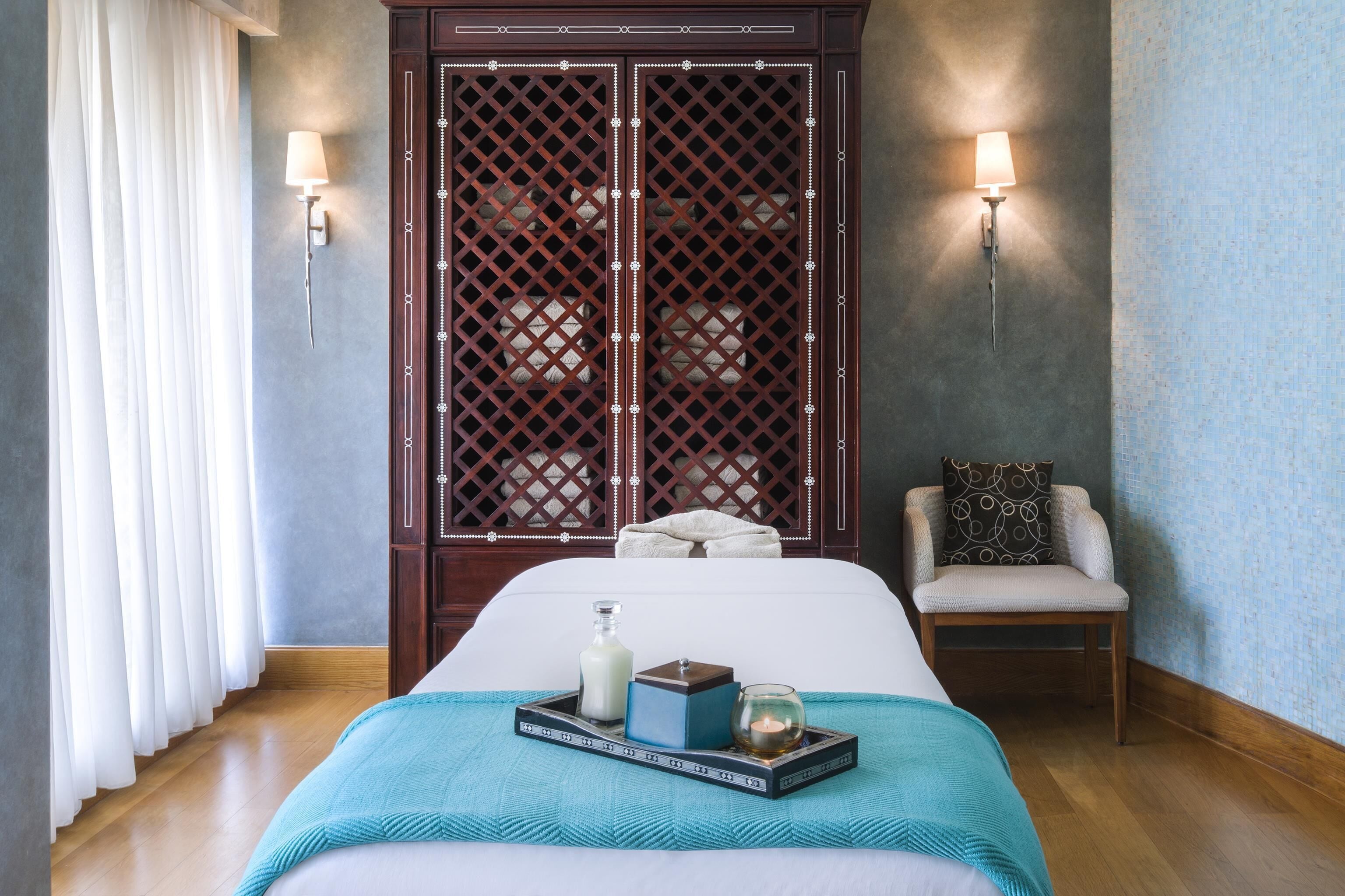 Couples treatment rooms, sauna, hot tub, steam room, body treatments