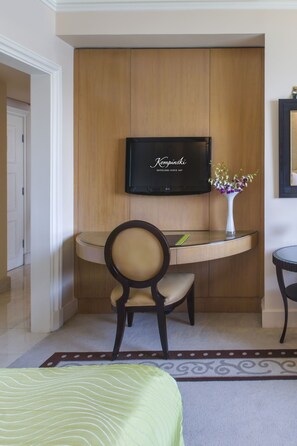Egyptian cotton sheets, premium bedding, down comforters - Kempinski Nile Hotel Cairo (Cairo)