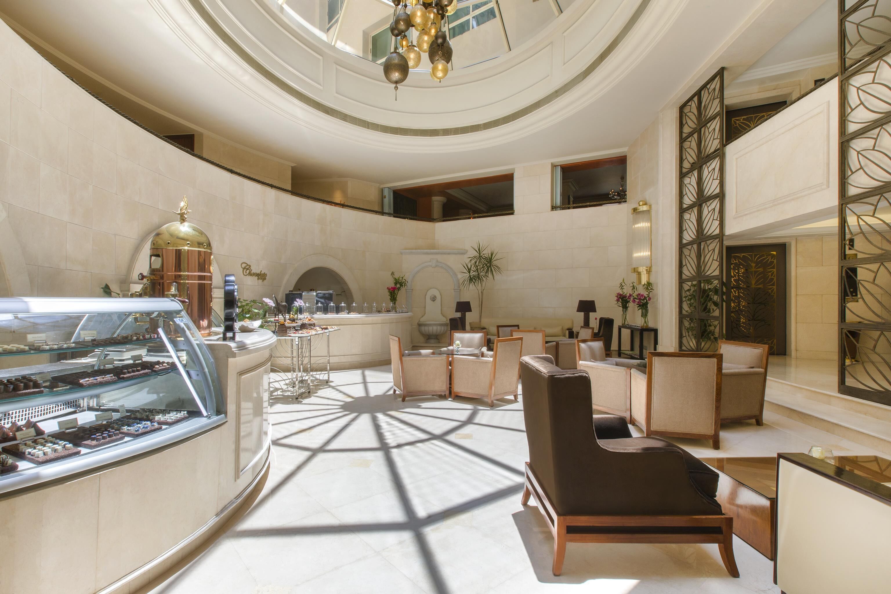 2 bars/lounges, poolside bar