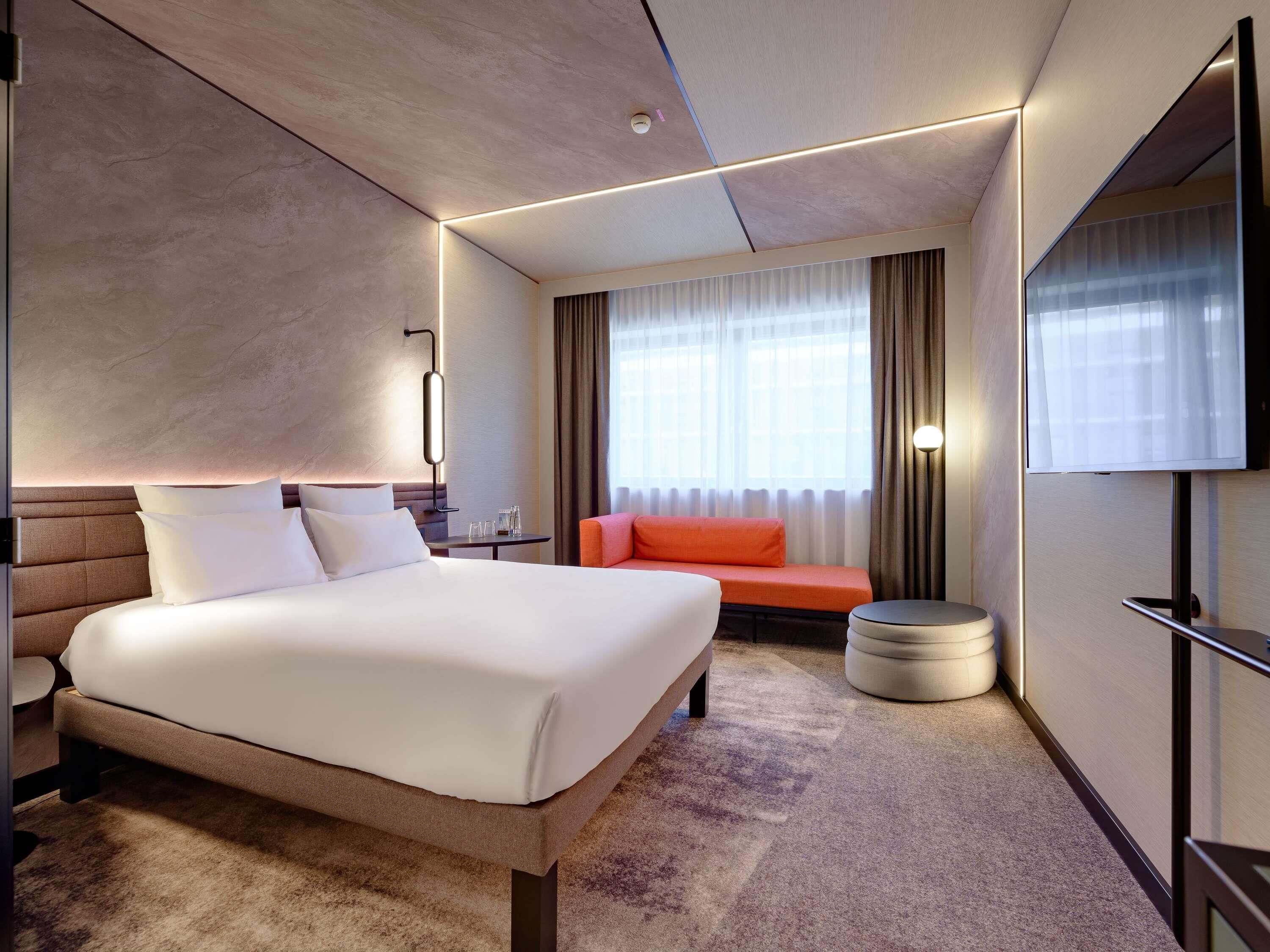 Standard Room, 1 Double Bed with Day Bed | 고급 침구, 객실 내 금고, 노트북 작업 공간, 암막 커튼