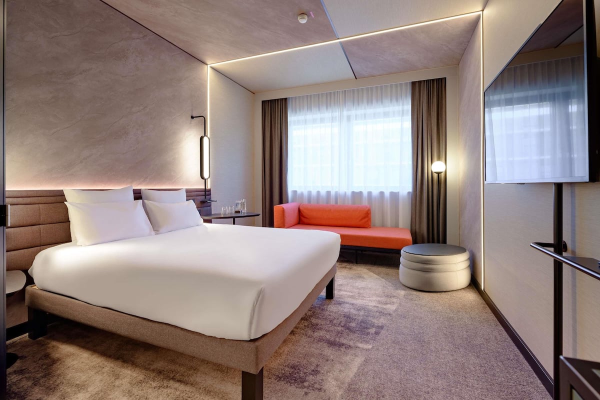 Standard Room, 1 Double Bed with Day Bed | 고급 침구, 객실 내 금고, 노트북 작업 공간, 암막 커튼